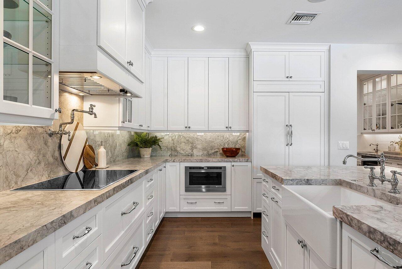 570 N Country Club Drive, Atlantis