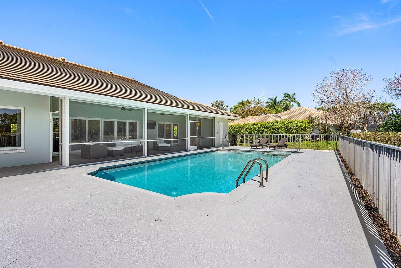 570 N Country Club Drive, Atlantis