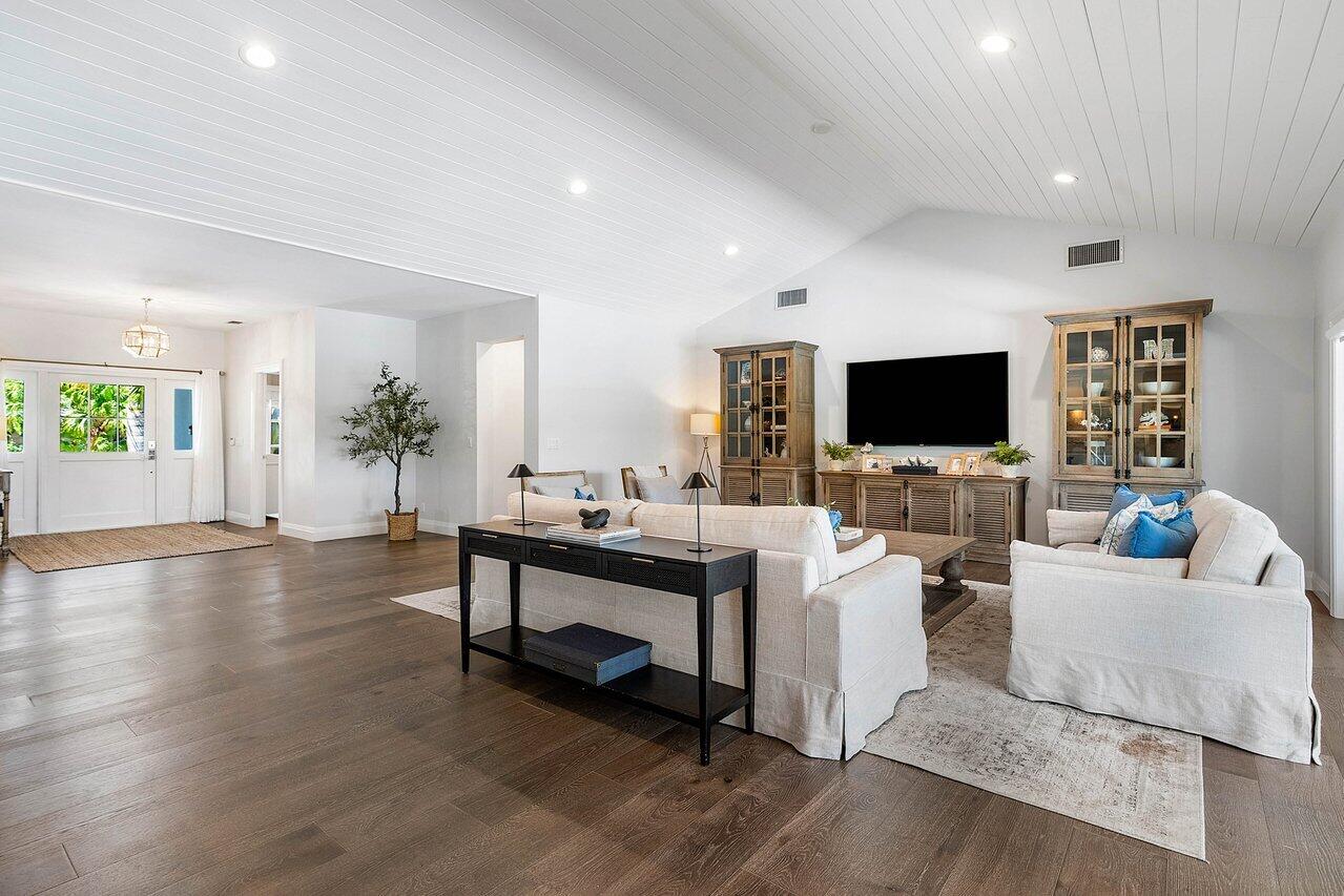 570 N Country Club Drive, Atlantis