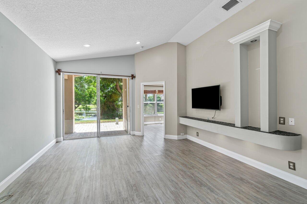 6400 Park Lake Circle