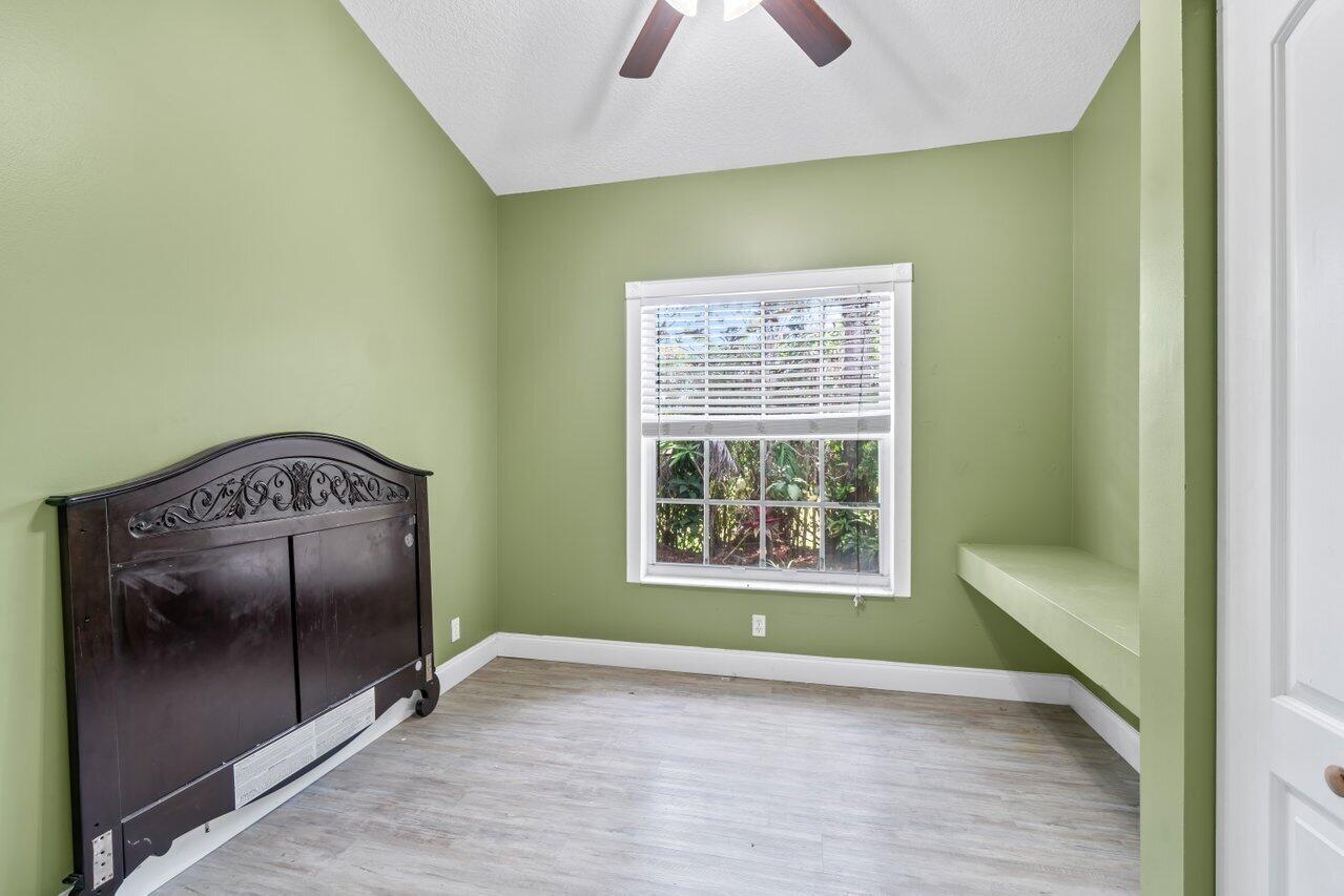 6400 Park Lake Circle