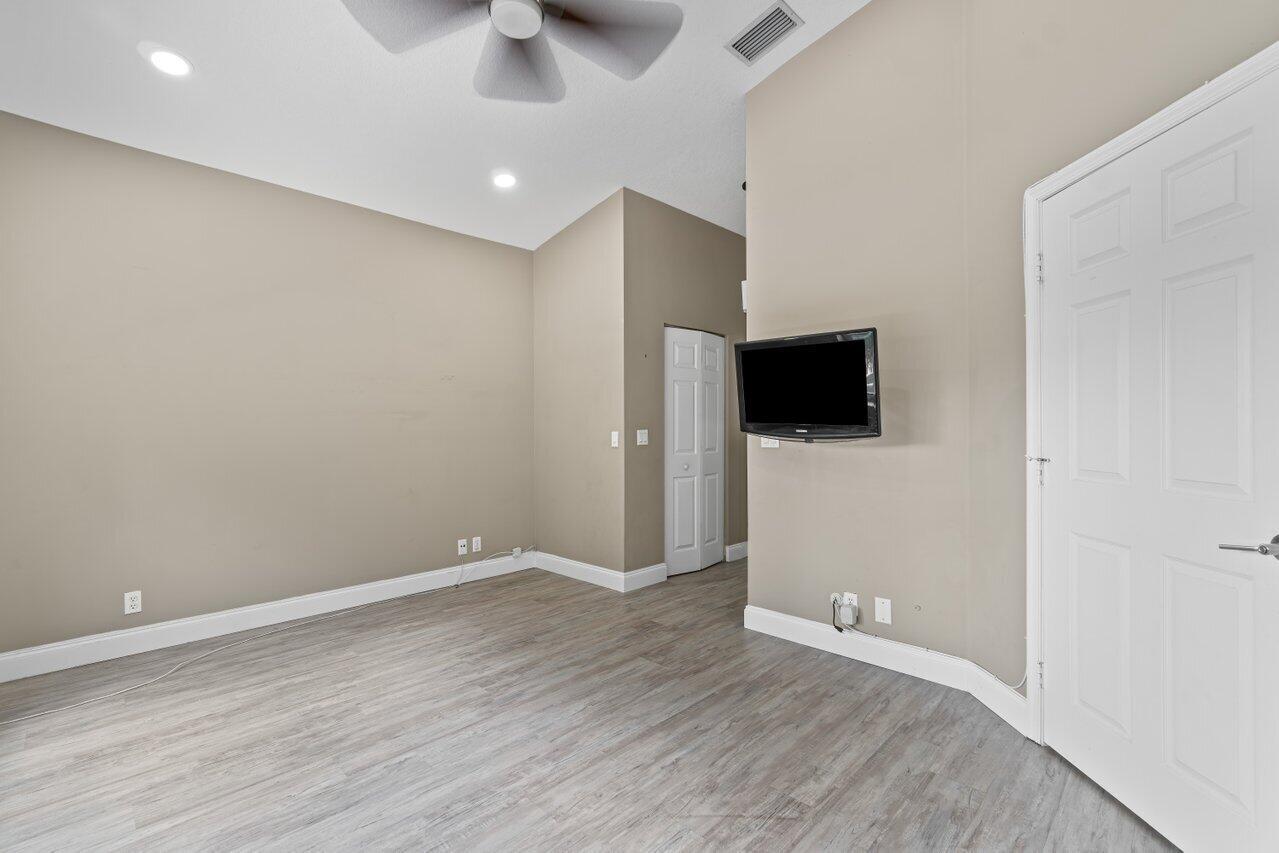 6400 Park Lake Circle