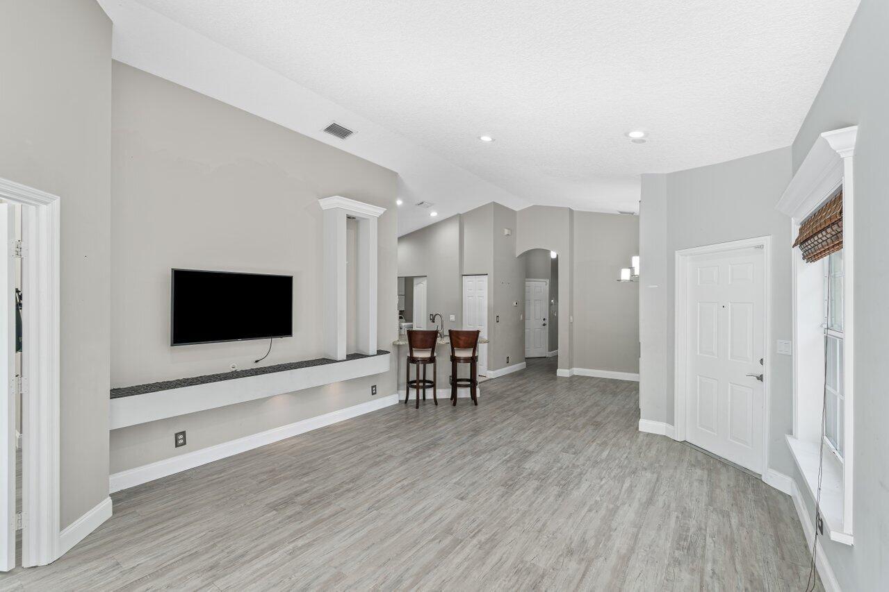 6400 Park Lake Circle