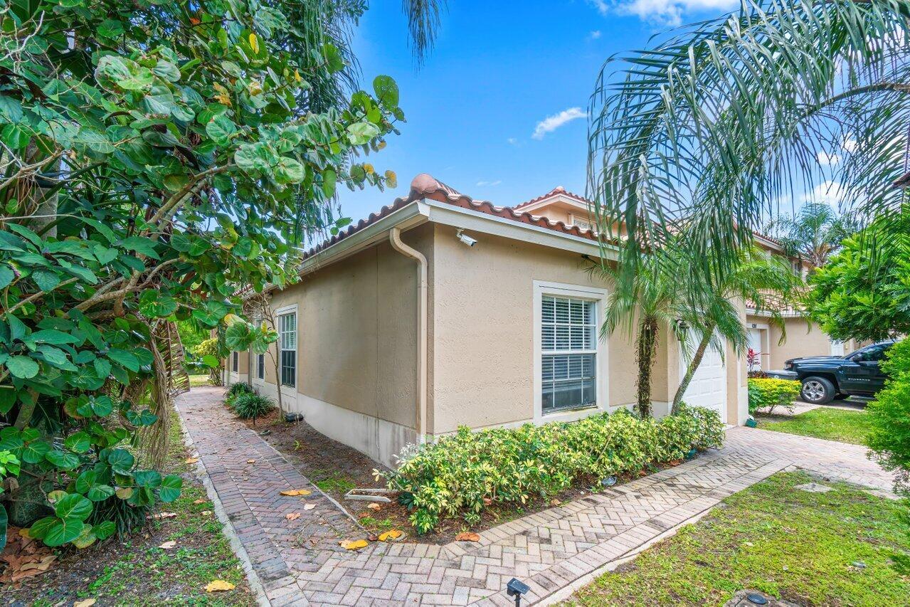 6400 Park Lake Circle