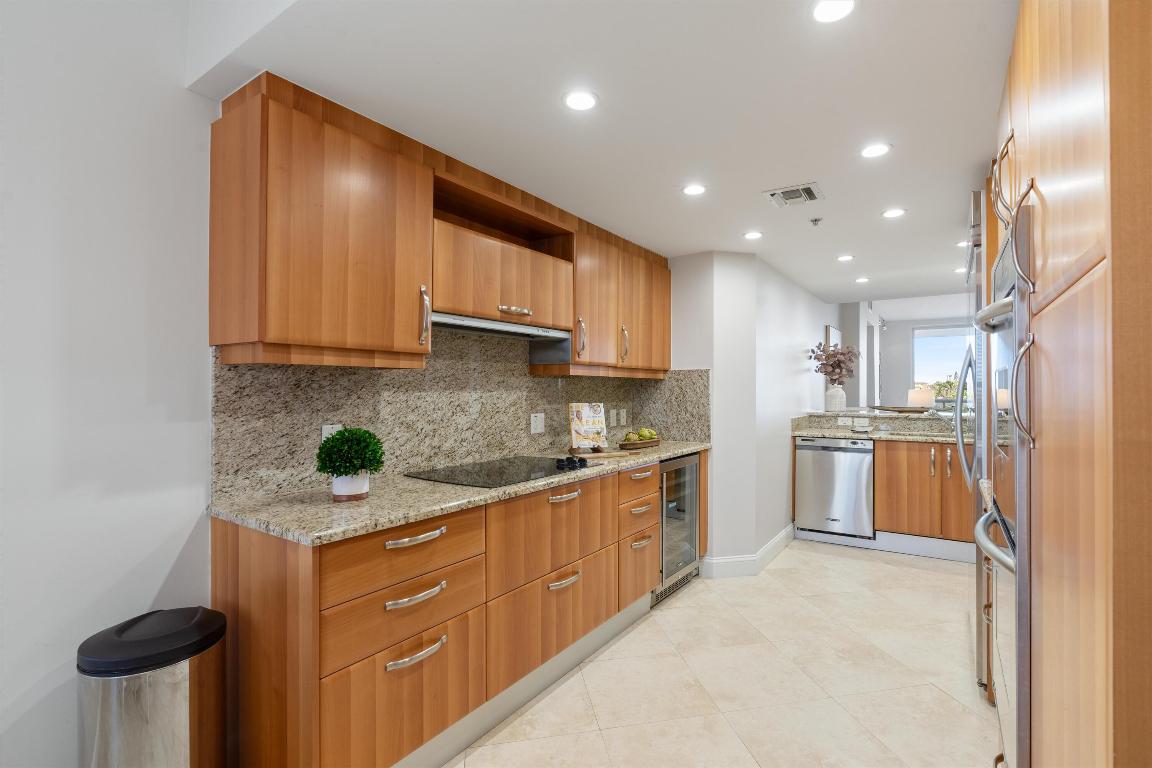 2051 SE 3rd Street 407, Deerfield Beach Unit: 407