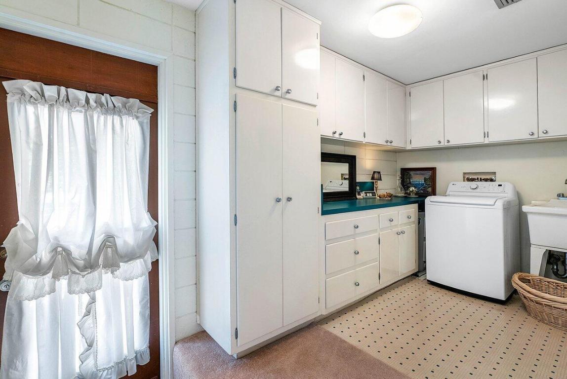 261 N Country Club Drive, Atlantis