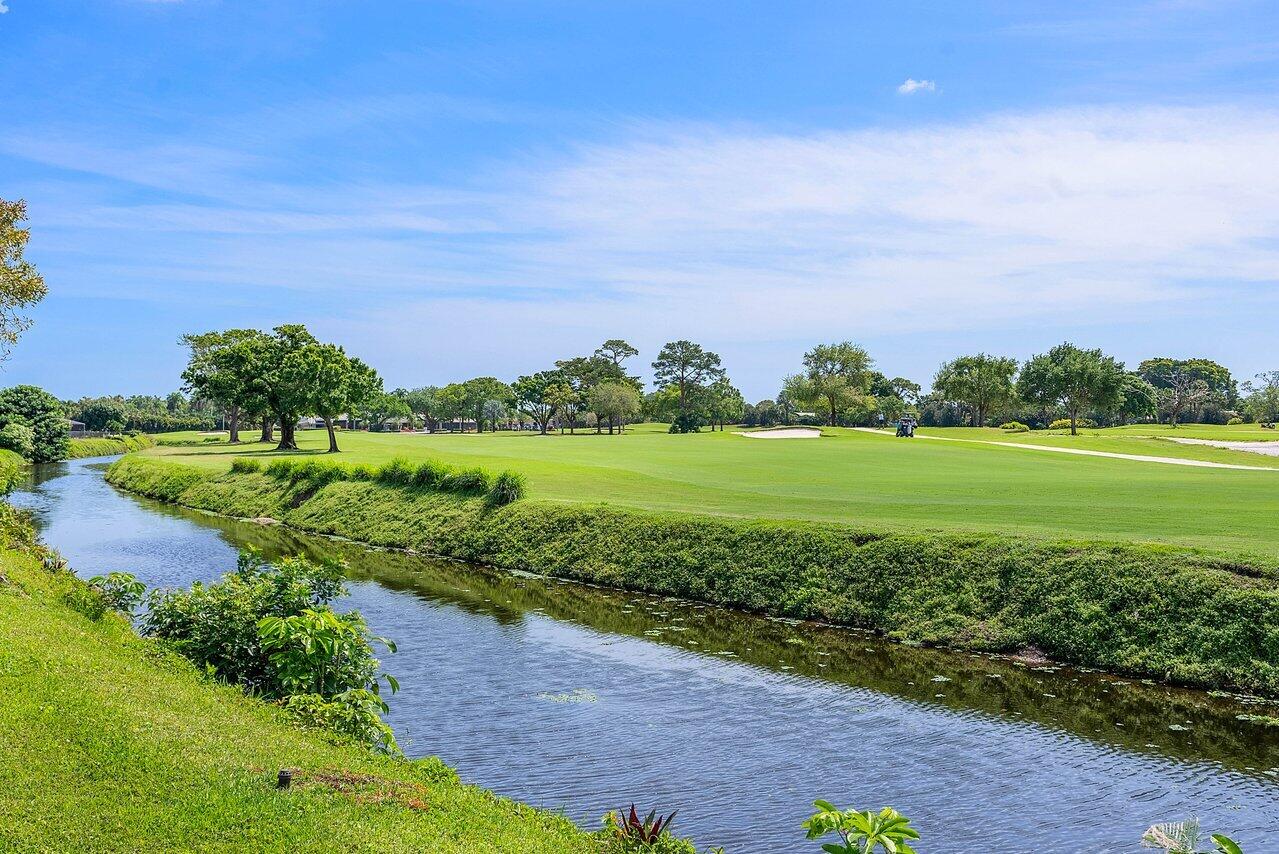 261 N Country Club Drive, Atlantis