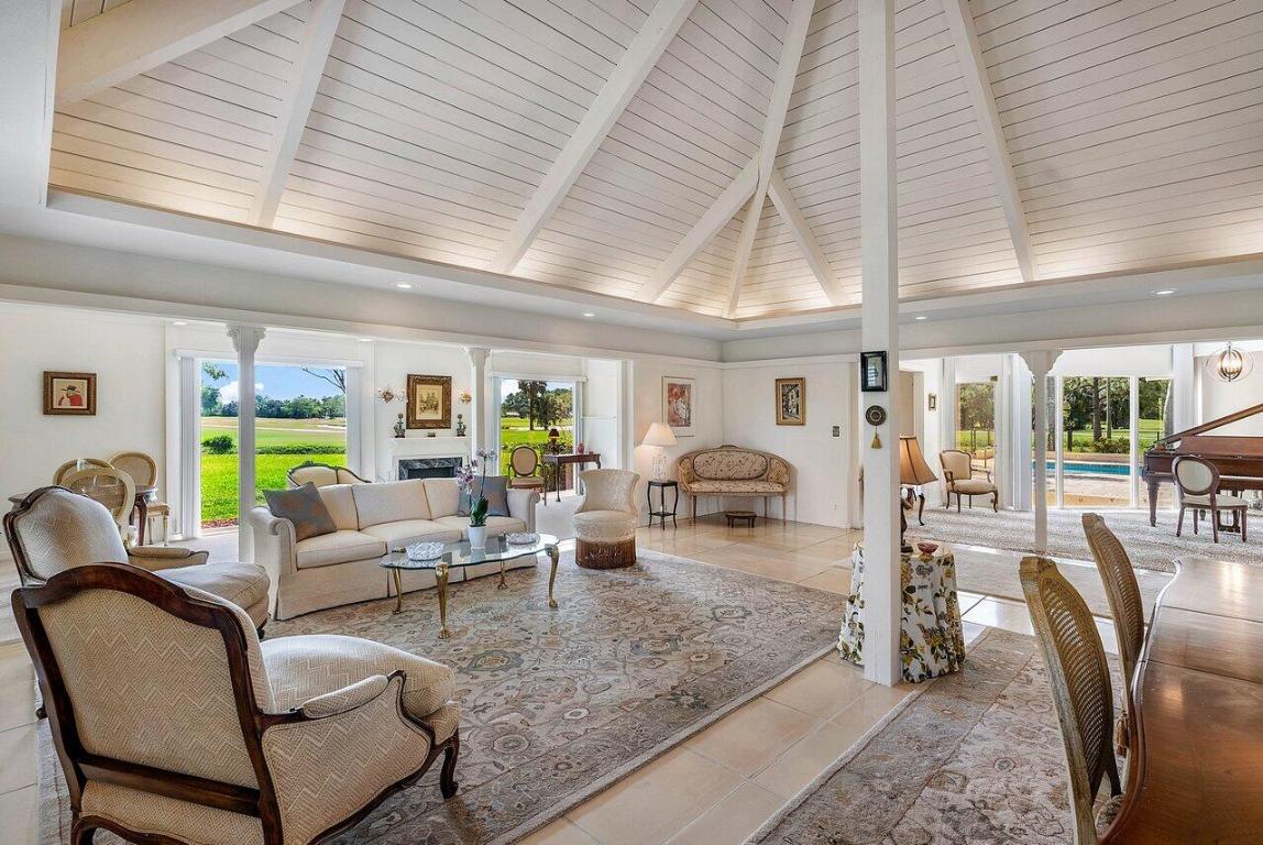 261 N Country Club Drive, Atlantis