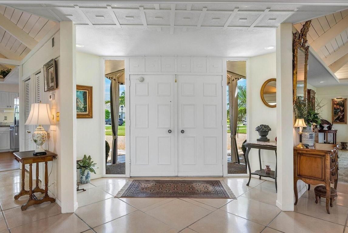 261 N Country Club Drive, Atlantis