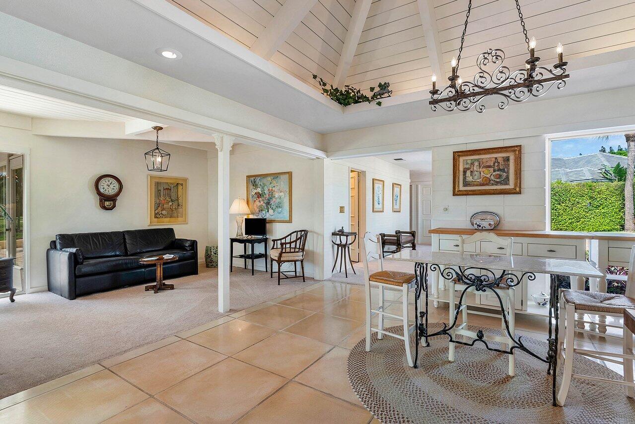 261 N Country Club Drive, Atlantis