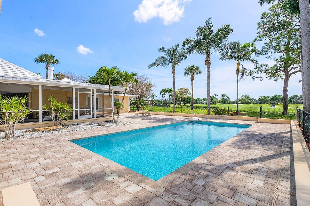 261 N Country Club Drive, Atlantis