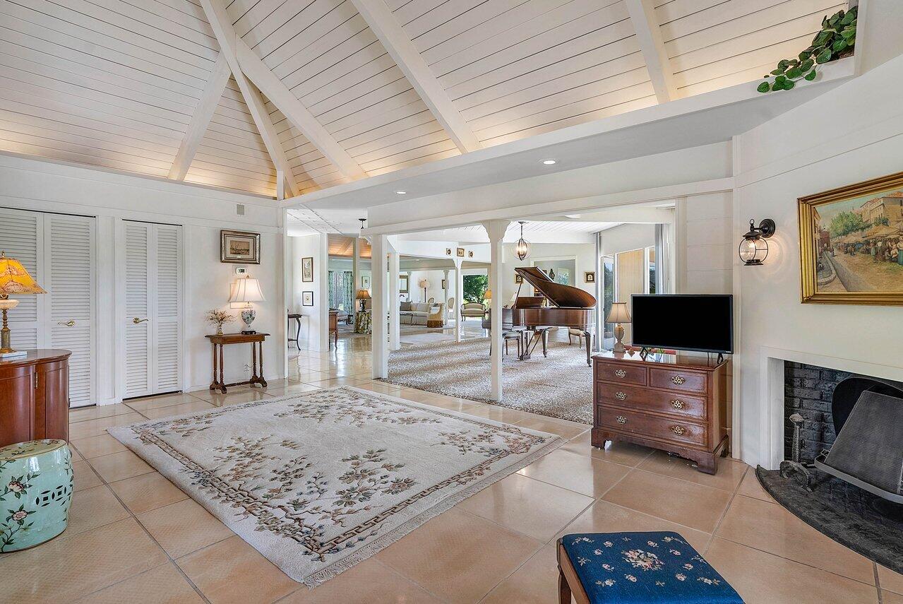 261 N Country Club Drive, Atlantis