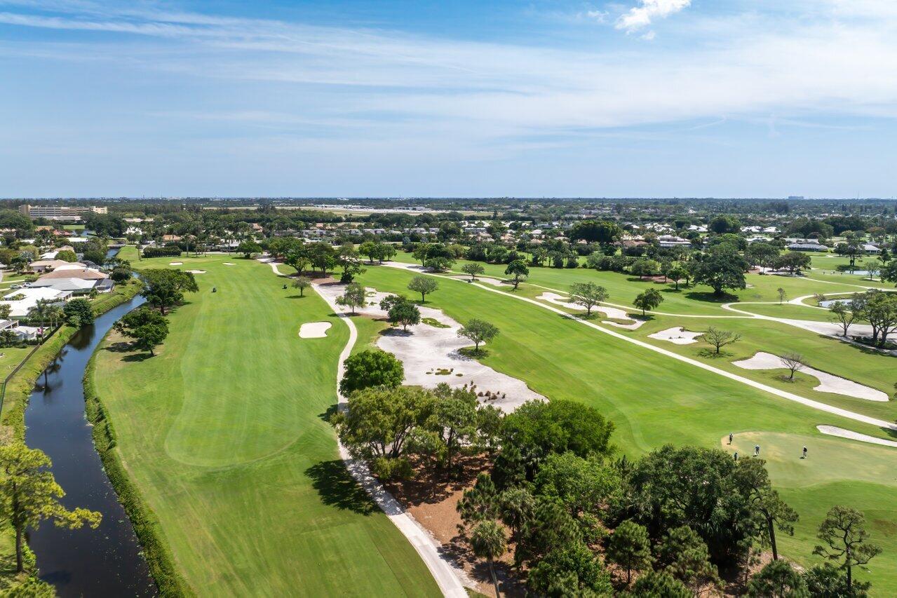 261 N Country Club Drive, Atlantis