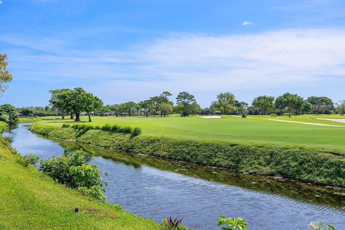 261 N Country Club Drive, Atlantis