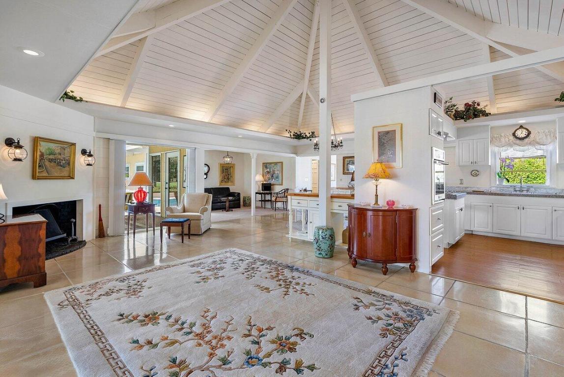 261 N Country Club Drive, Atlantis