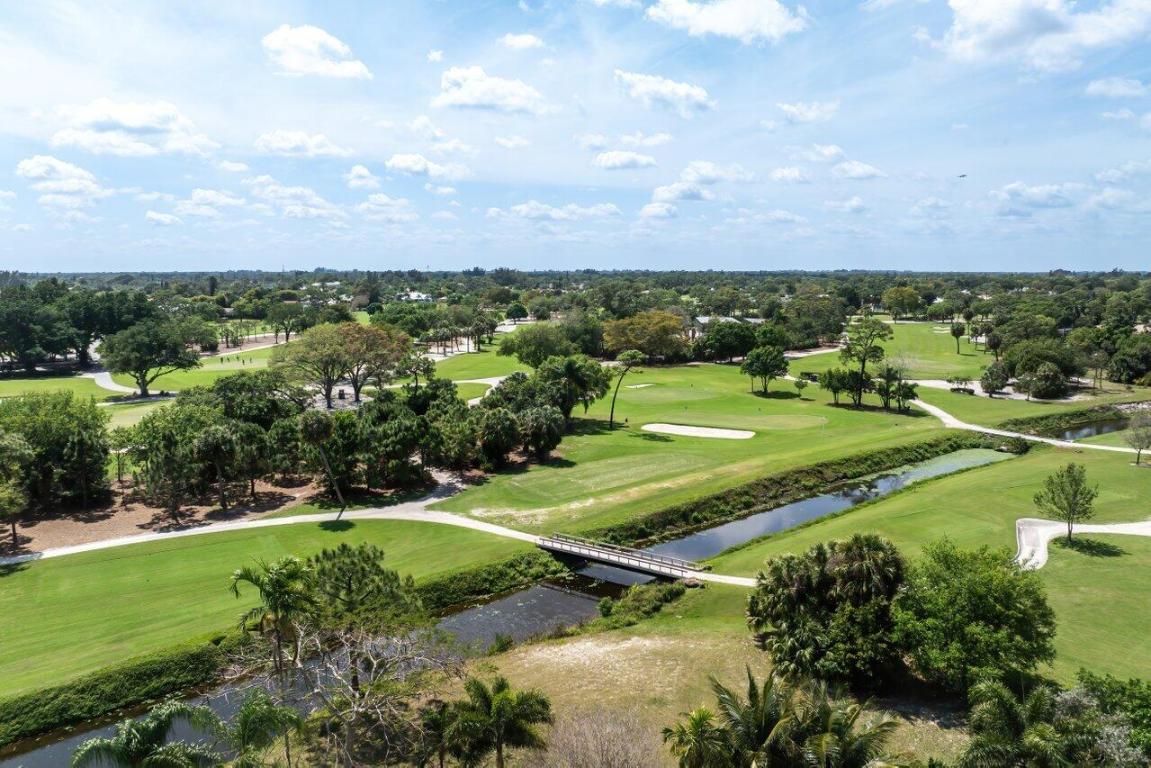 261 N Country Club Drive, Atlantis