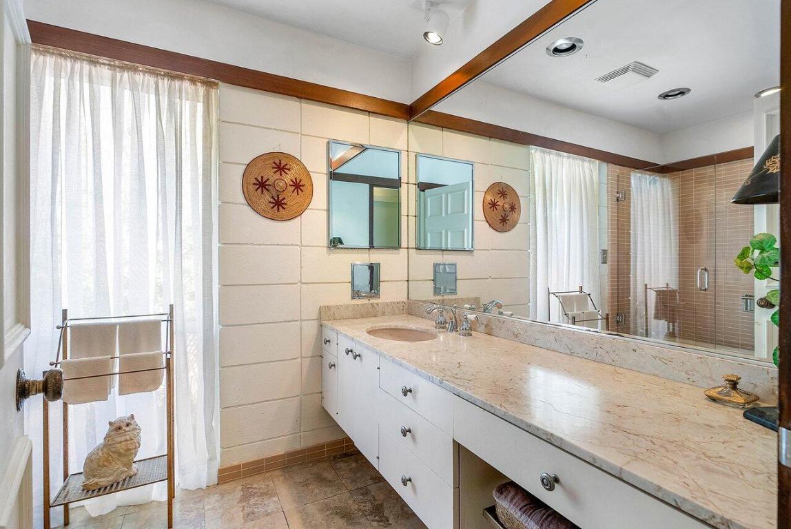 261 N Country Club Drive, Atlantis