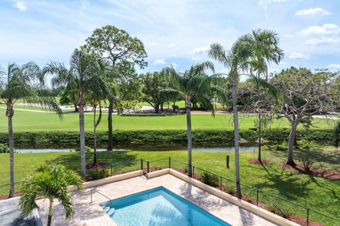 261 N Country Club Drive, Atlantis