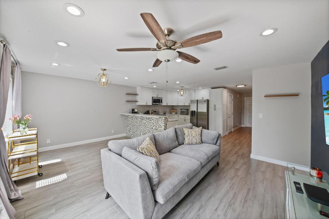 5274 Pine Meadows Road, Lake Worth