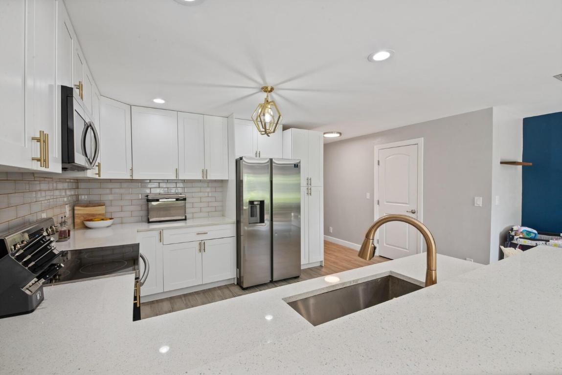 5274 Pine Meadows Road, Lake Worth