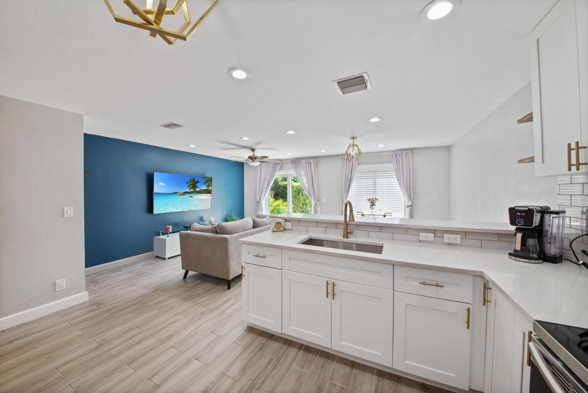 5274 Pine Meadows Road, Lake Worth