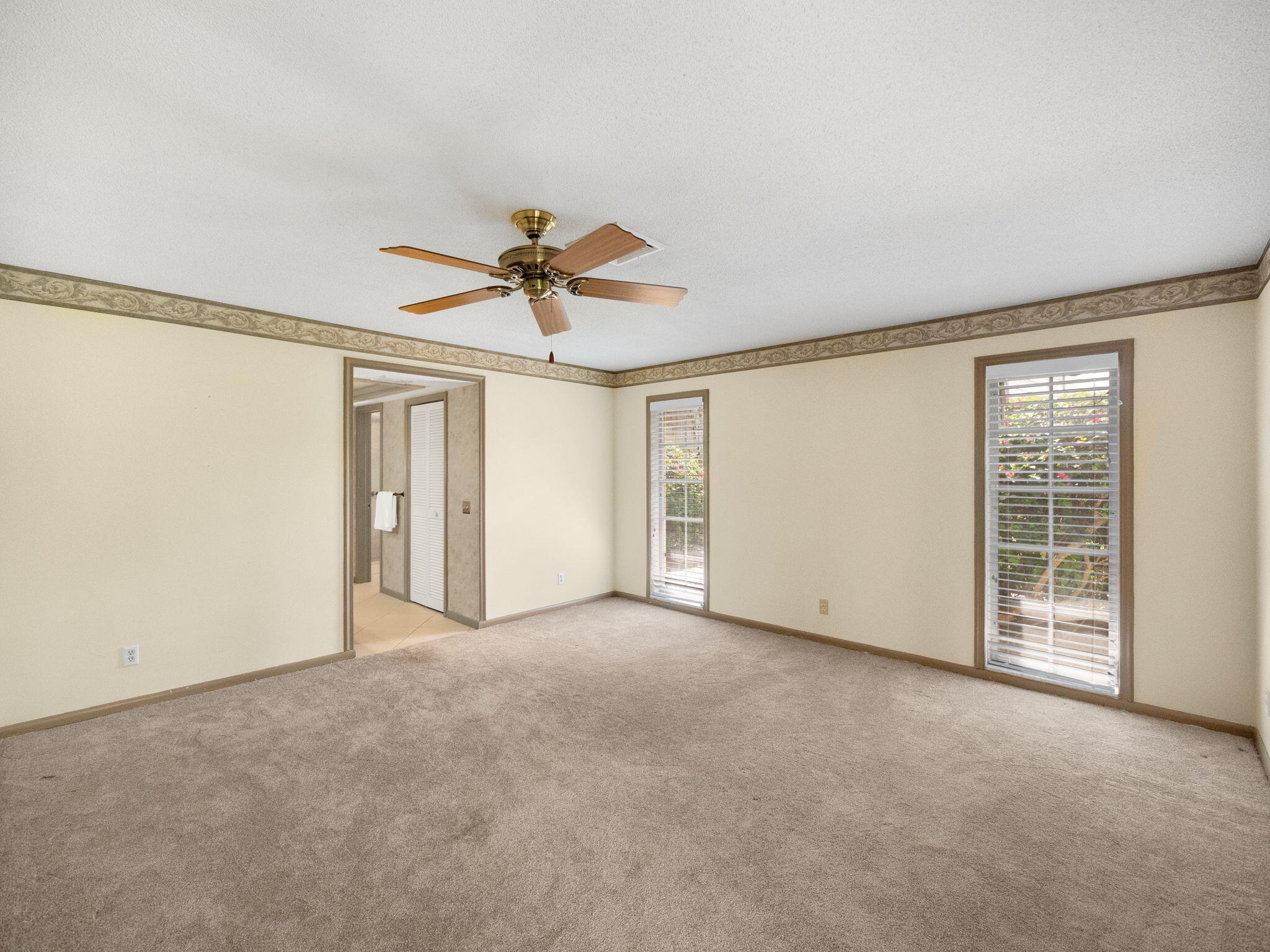 379 Villa Drive S, Atlantis