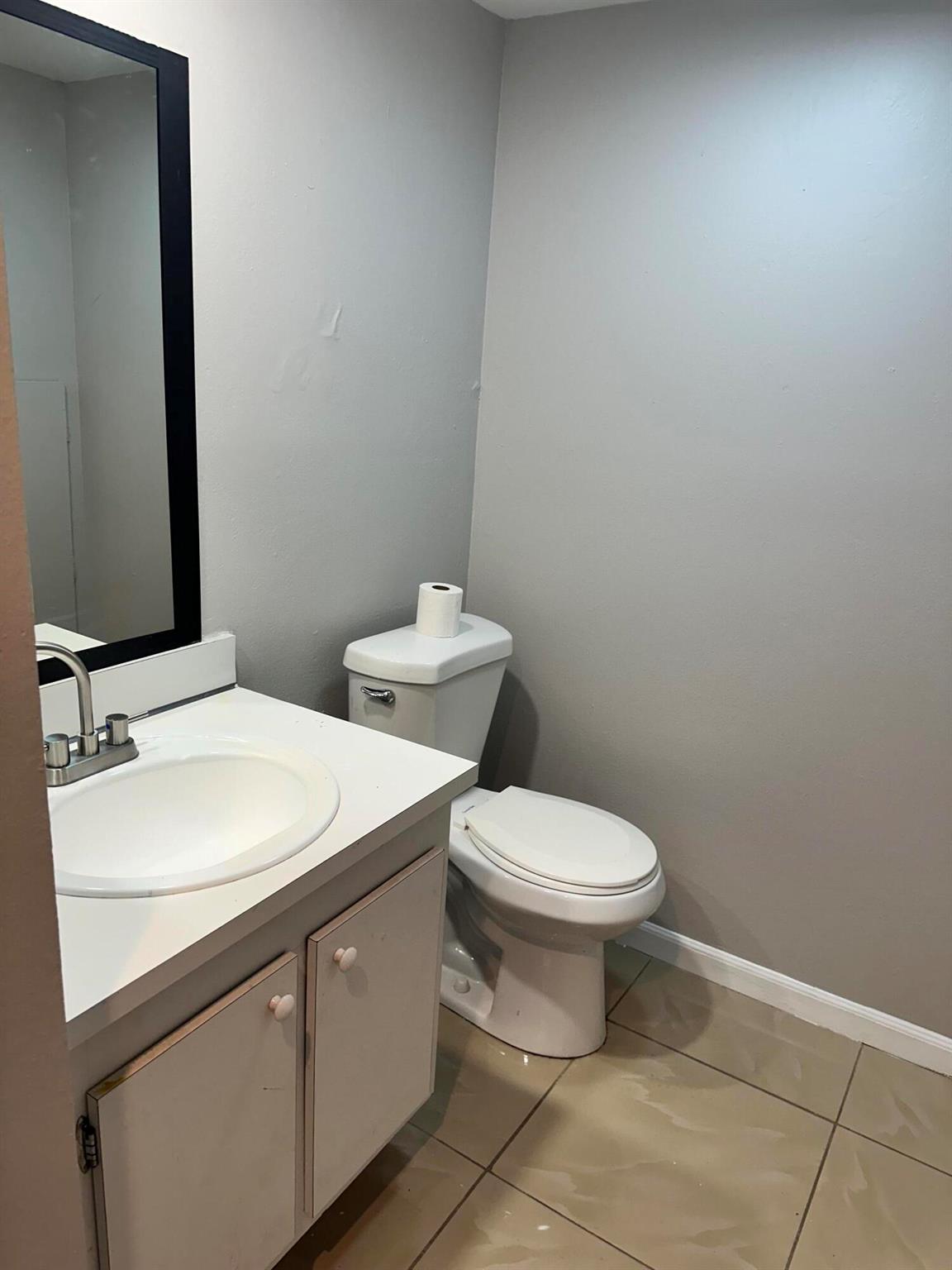 2500 Waterside Drive 1c