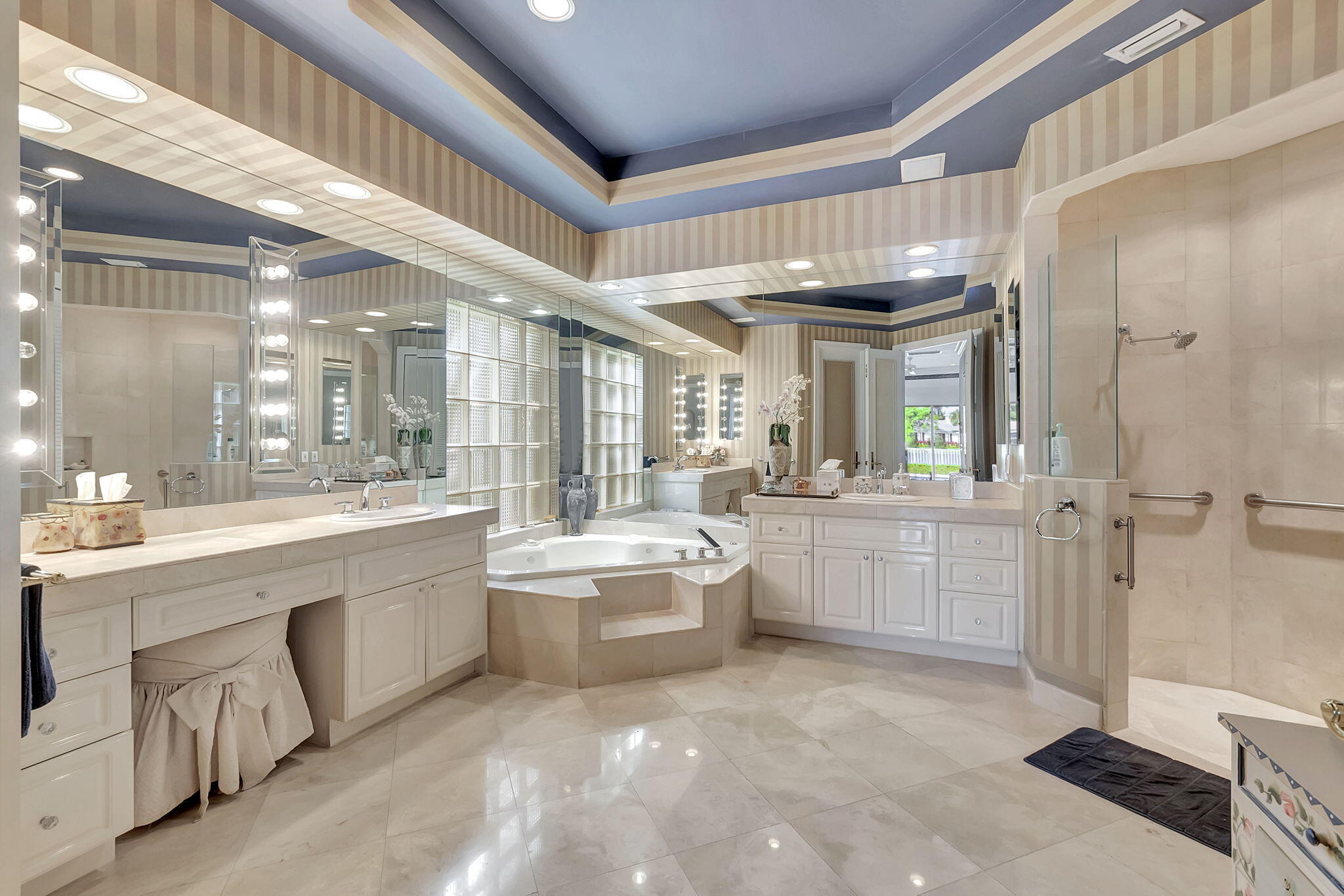 6514 NW 39th Ter Terrace