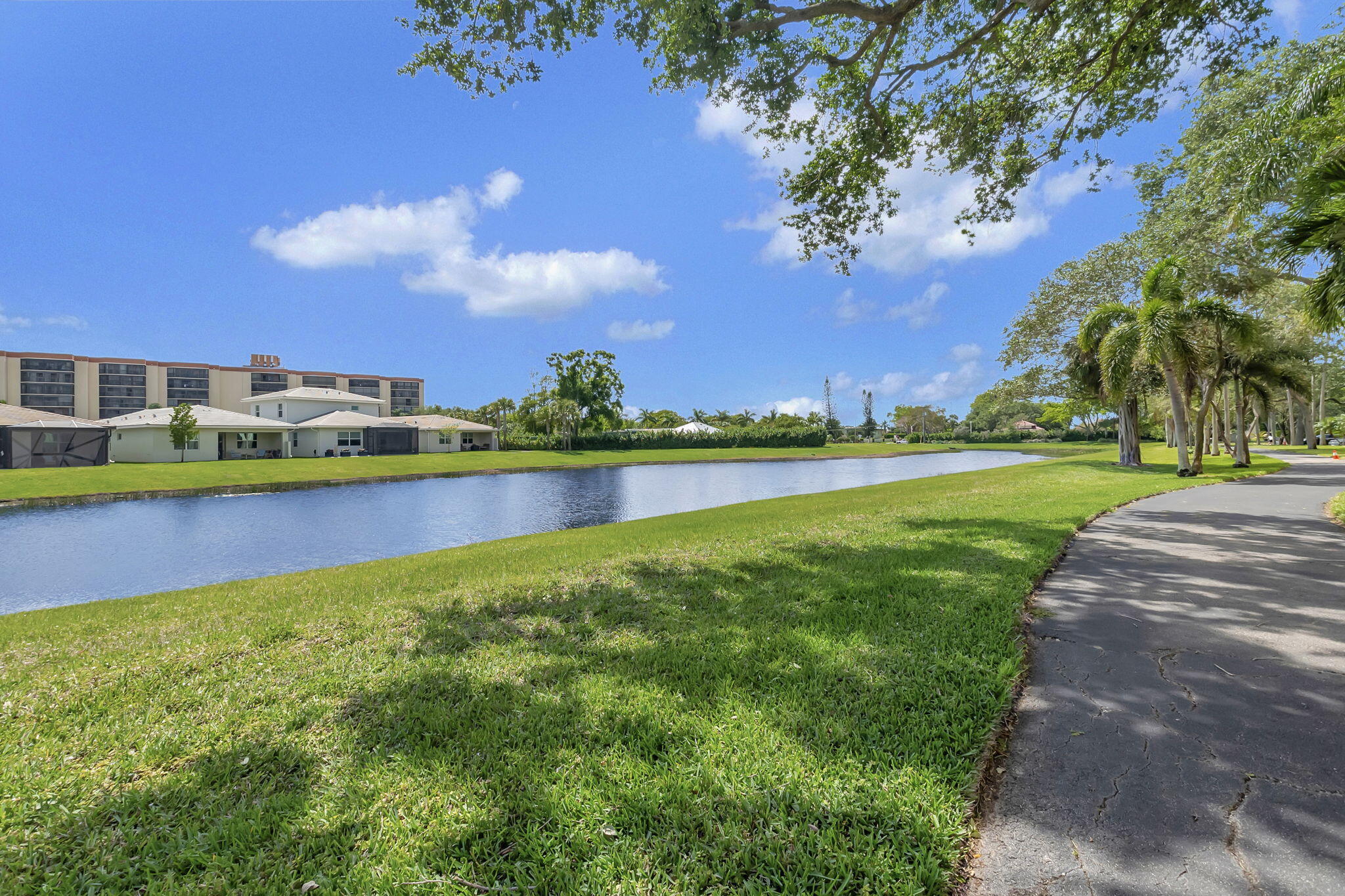 7290 Kinghurst Drive 102