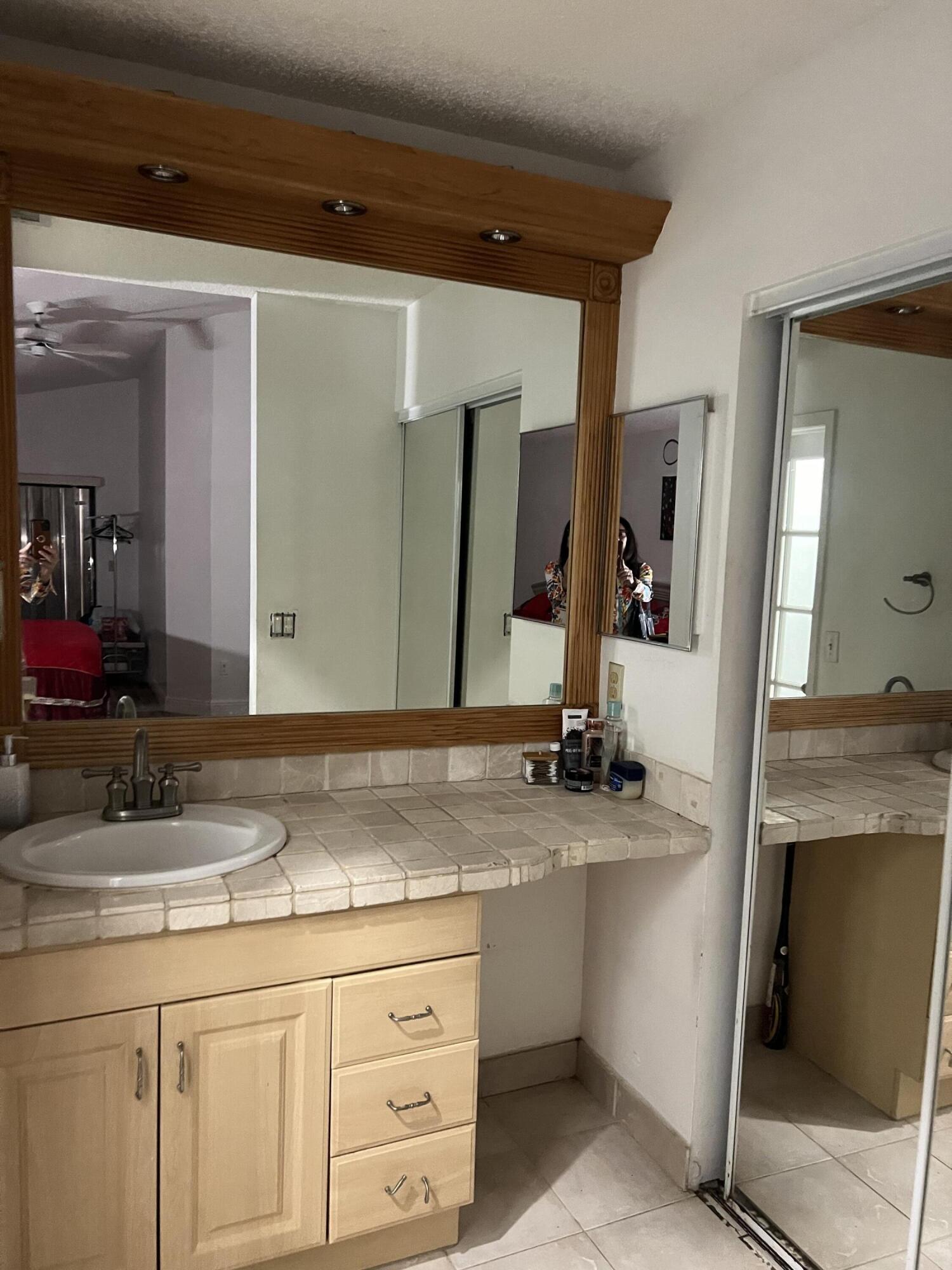 813 E Palm Run Drive, North Lauderdale