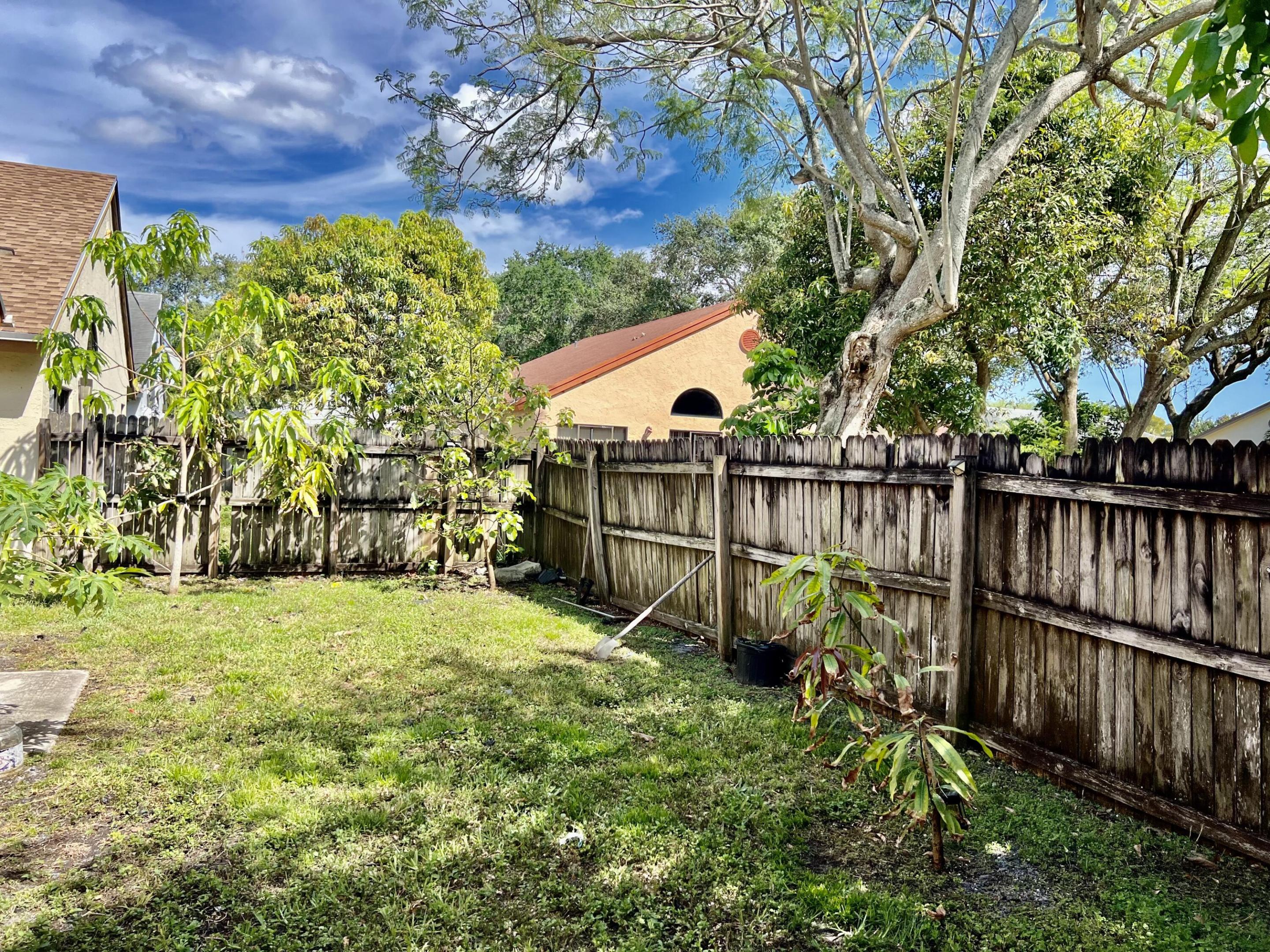 813 E Palm Run Drive, North Lauderdale