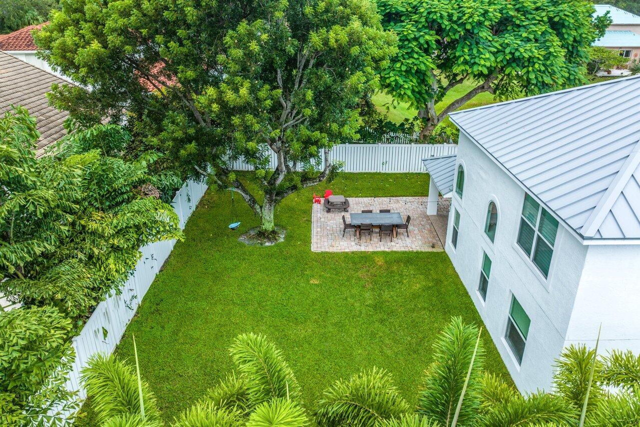 1182 Canoe Point