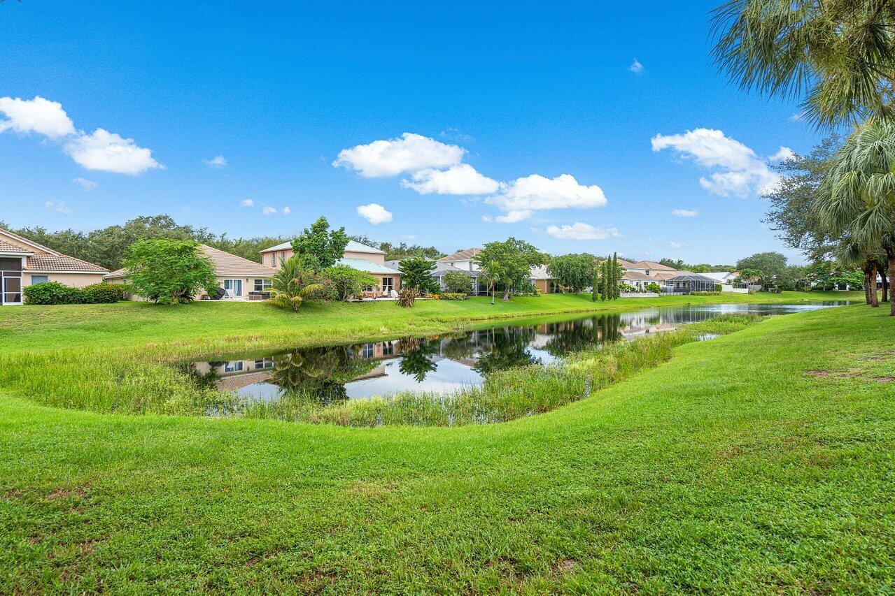 1182 Canoe Point