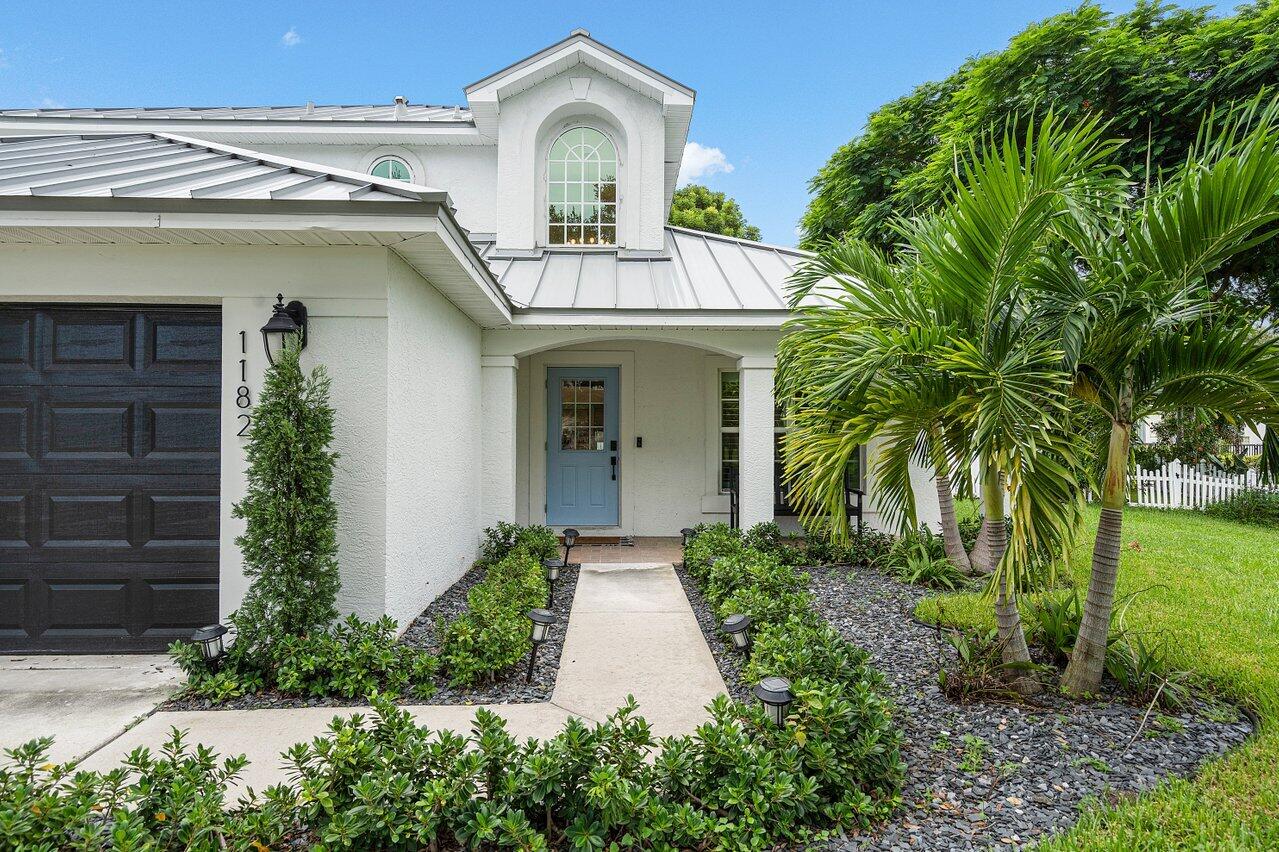 1182 Canoe Point