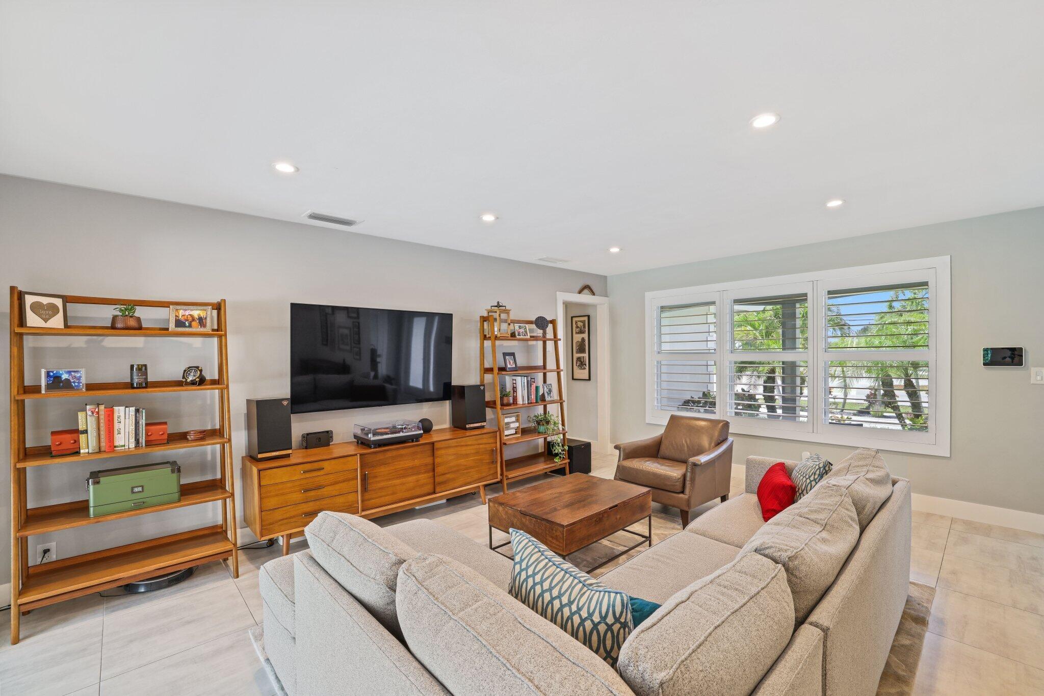 866 SW 12th Avenue