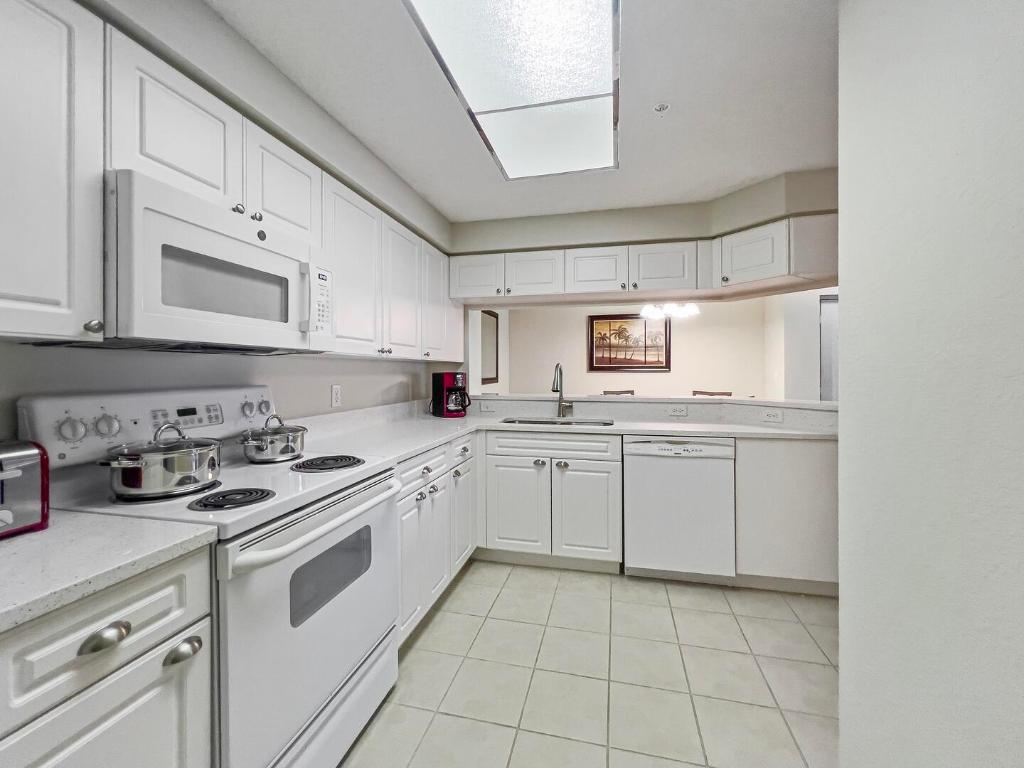 3018 Alcazar Place 104, Palm Beach Gardens Unit: 104