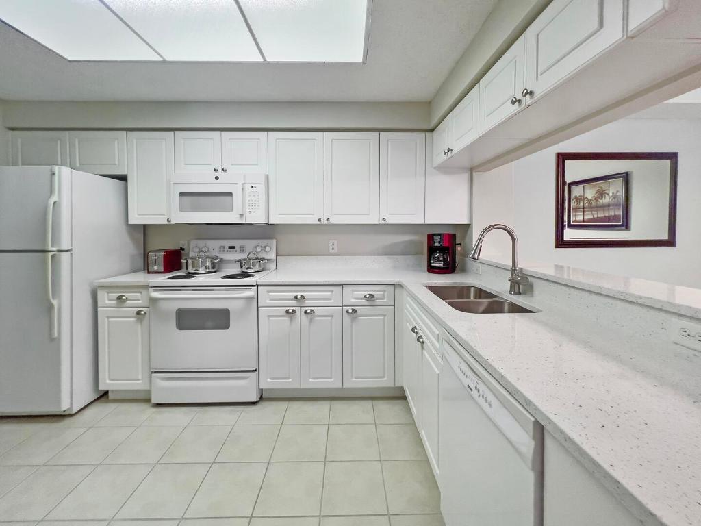 3018 Alcazar Place 104, Palm Beach Gardens Unit: 104
