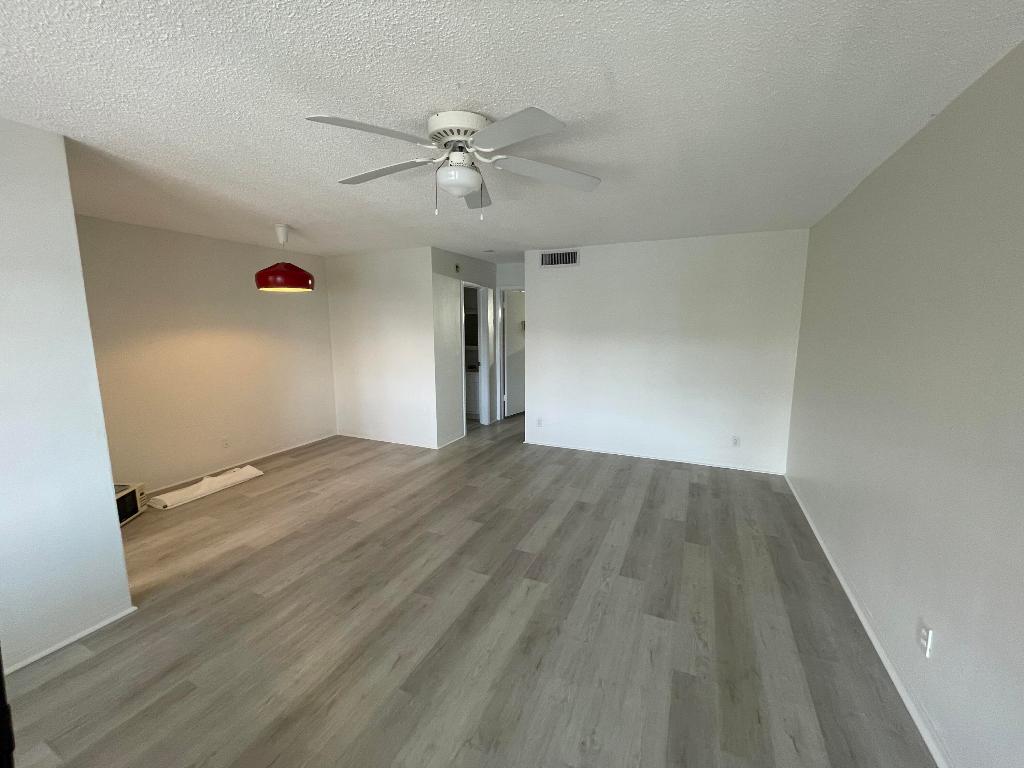 2000 Diana Drive 304