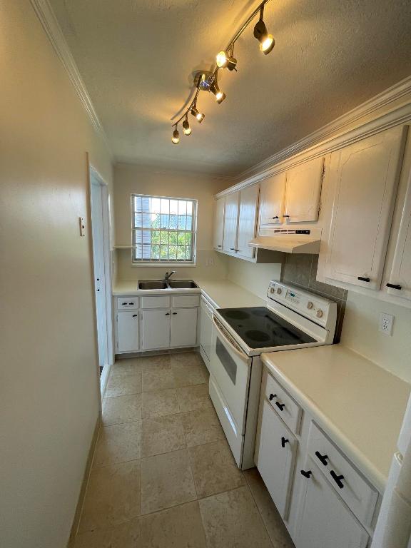 2000 Diana Drive 304