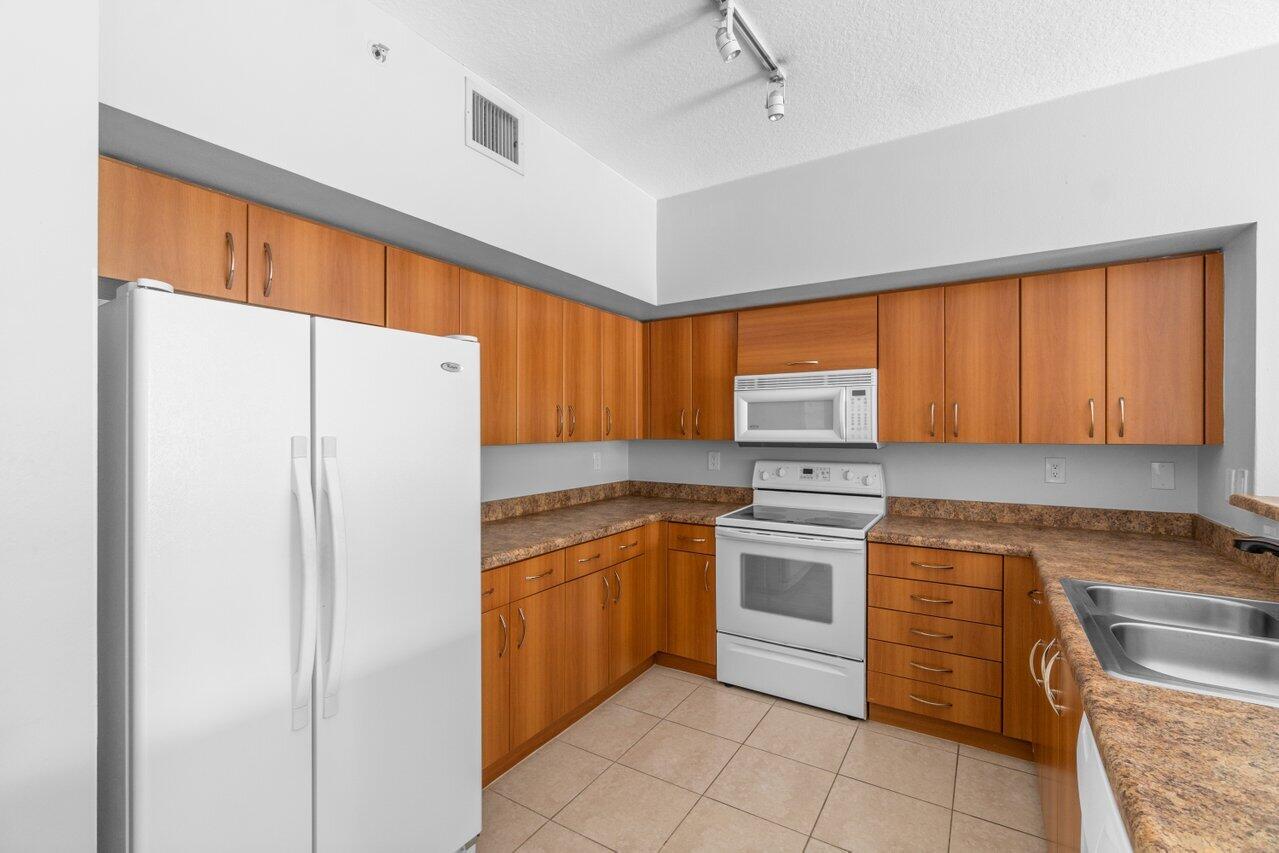 255 NE 3rd Avenue 2416