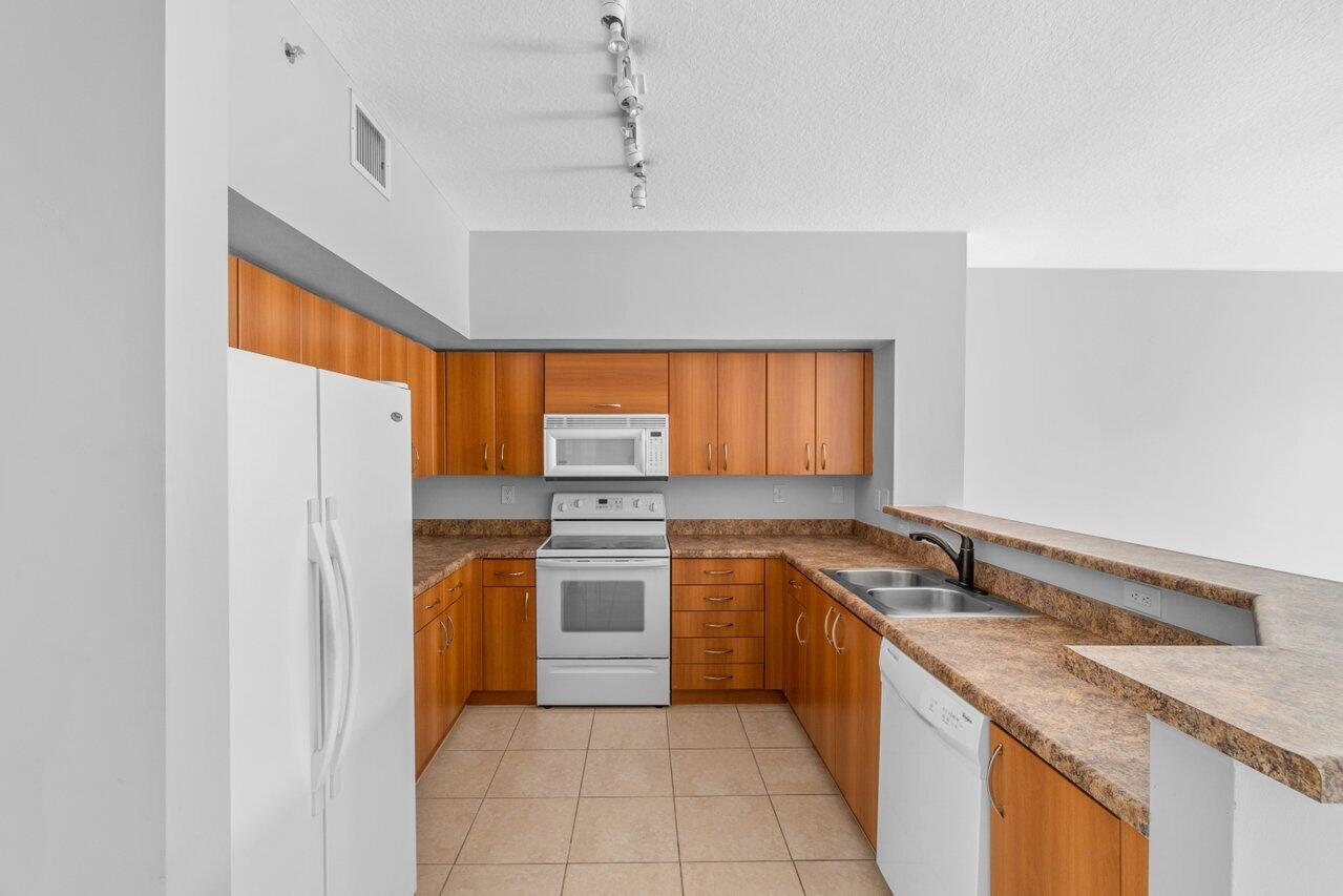 255 NE 3rd Avenue 2416