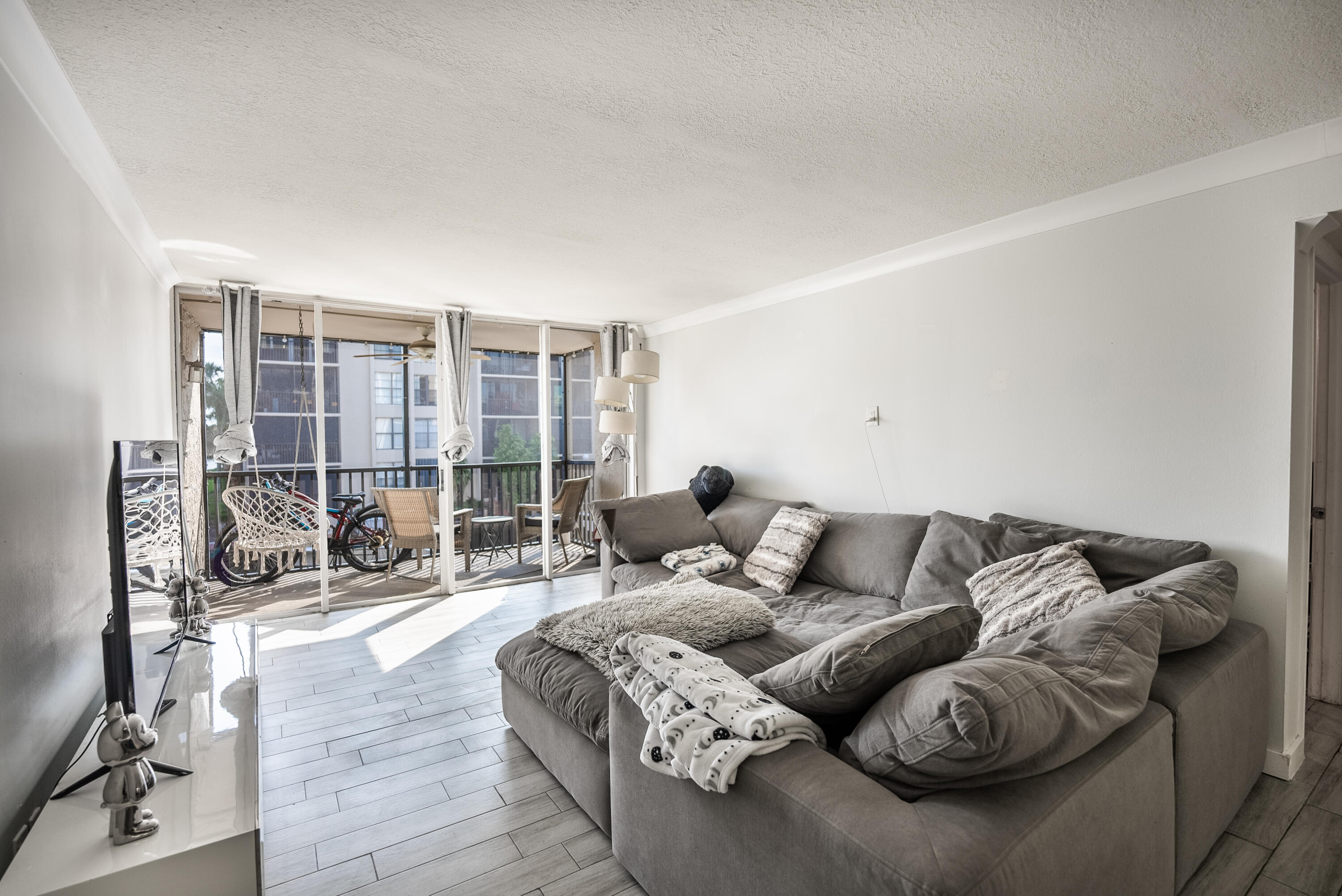 8 Royal Palm Way 203