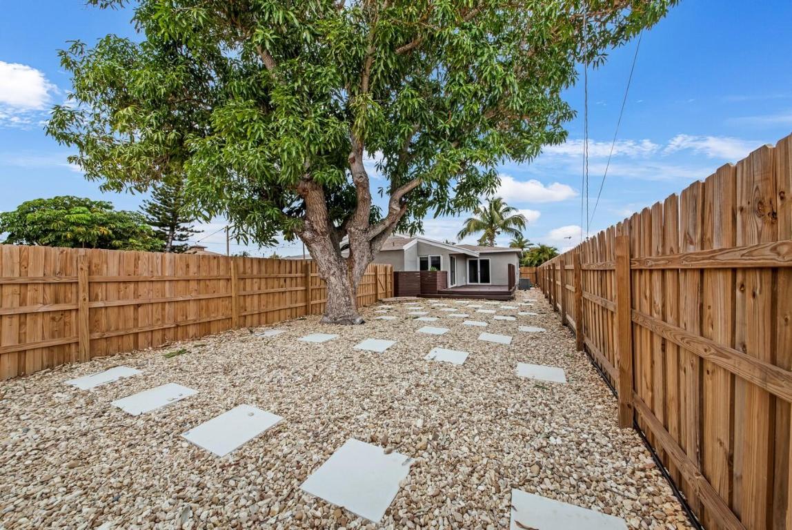 526 W Perry Street A, Lantana