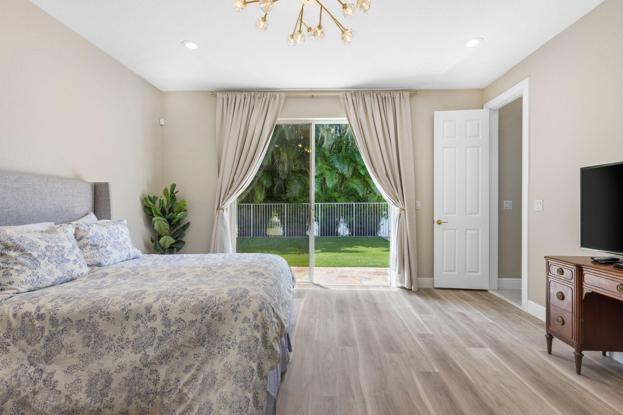 21159 Falls Ridge Way