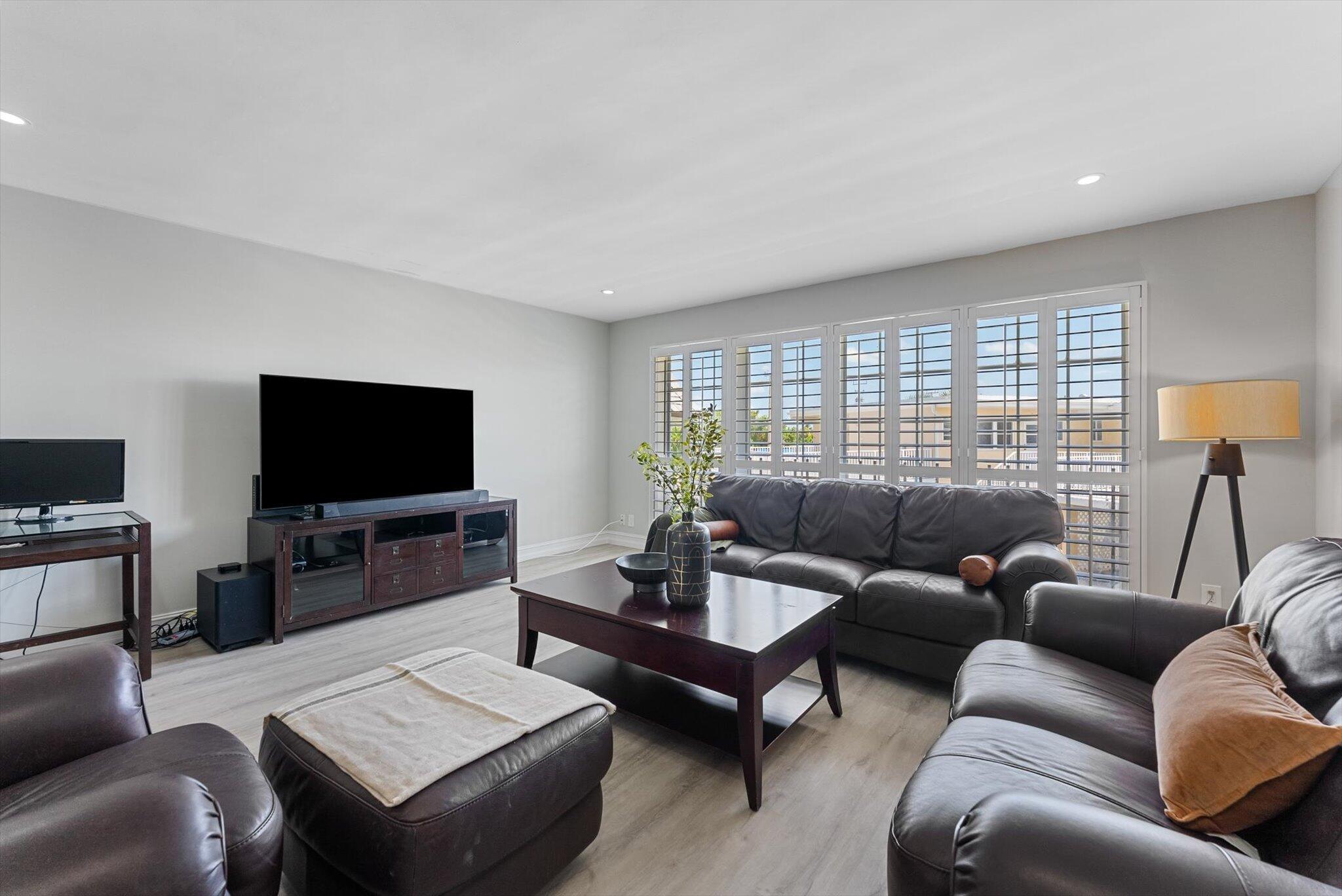 1194 Hillsboro Mile 31