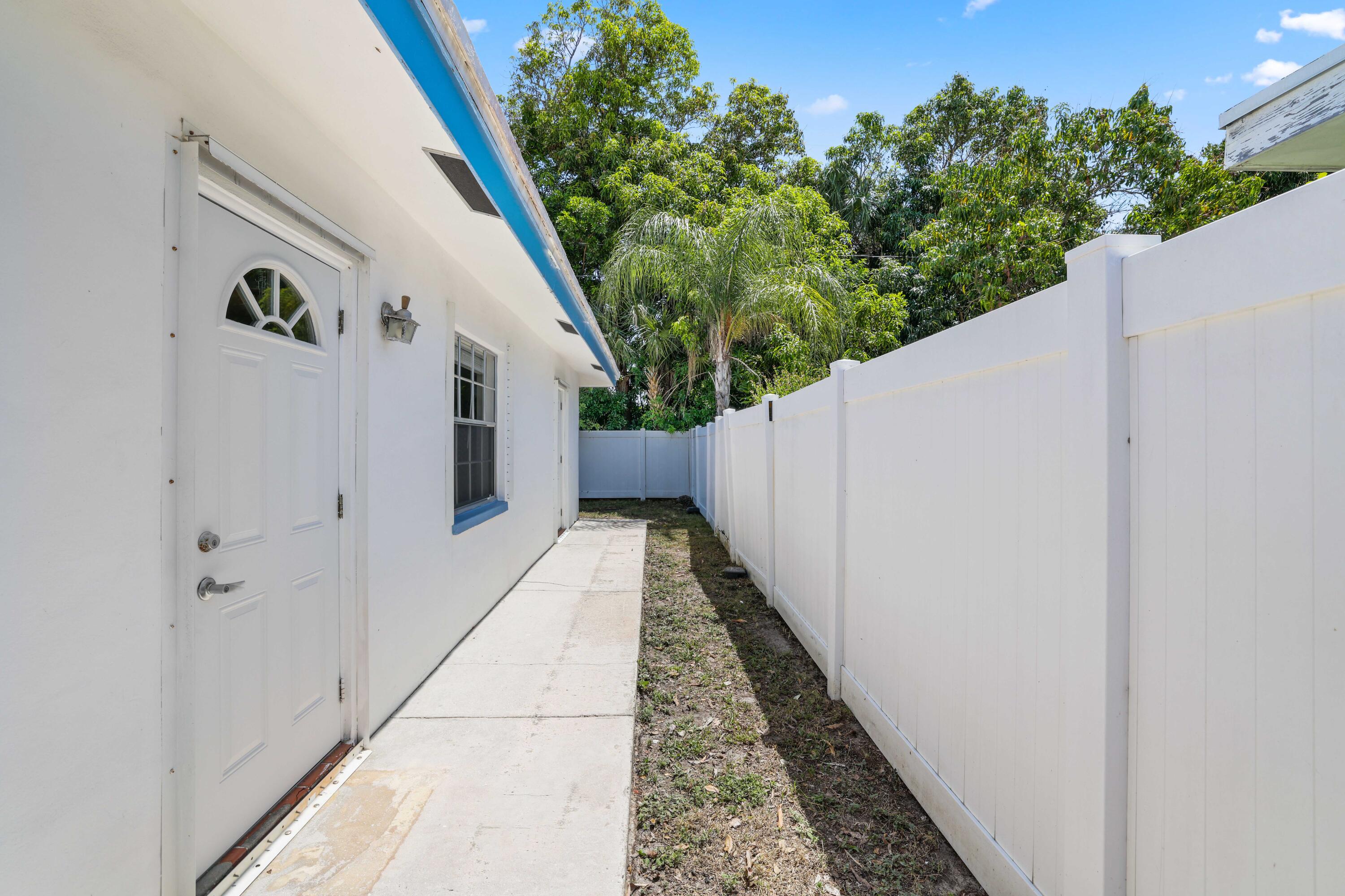 420 NE 11th Avenue 1-2