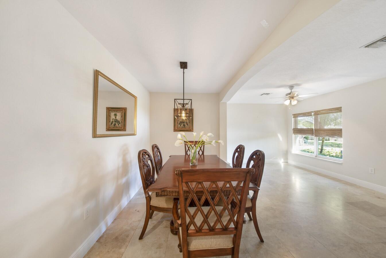 2220 W Pineridge Court