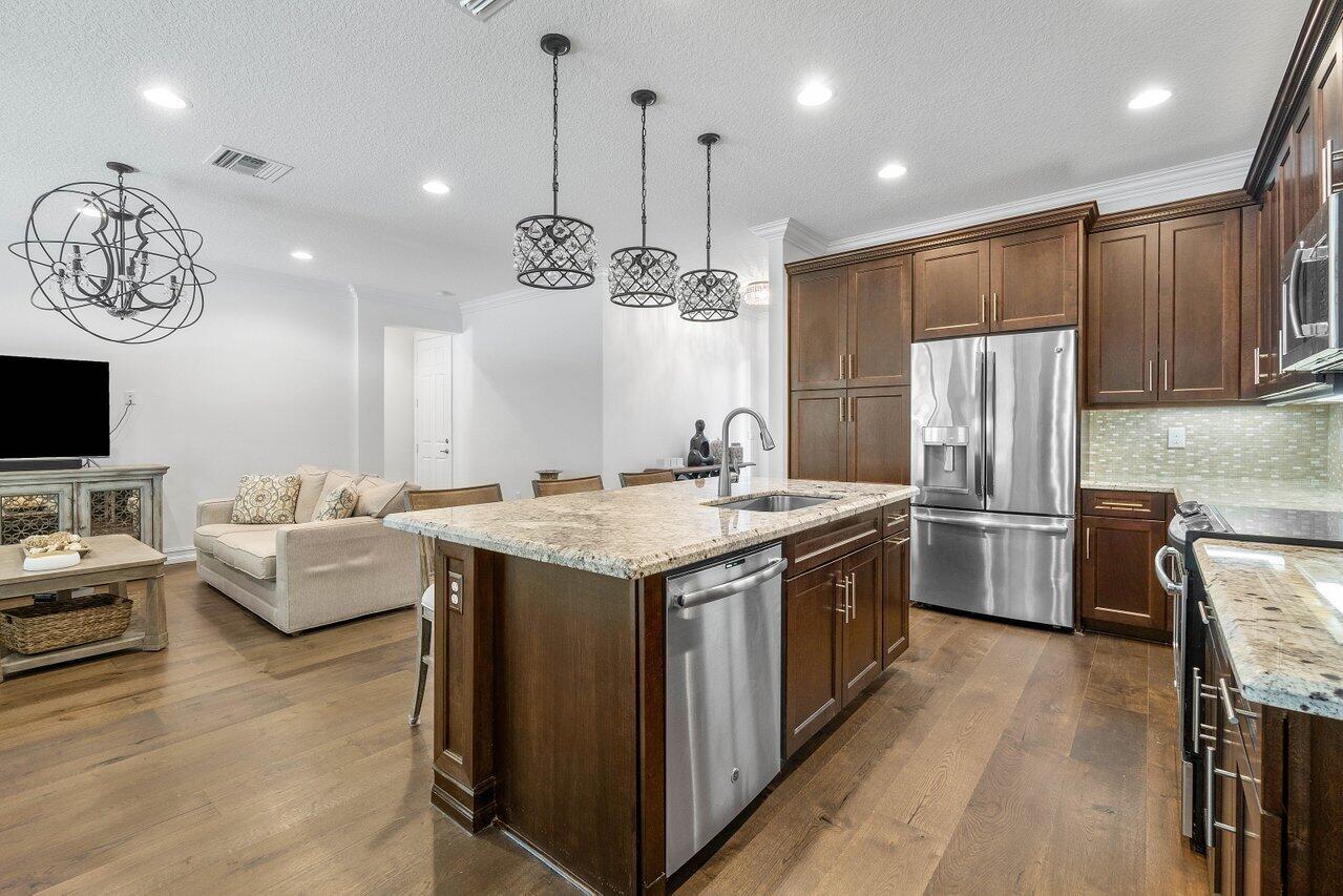 8084 Baltic Amber Road