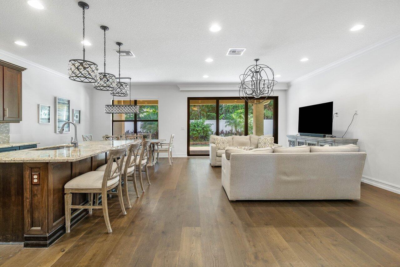 8084 Baltic Amber Road