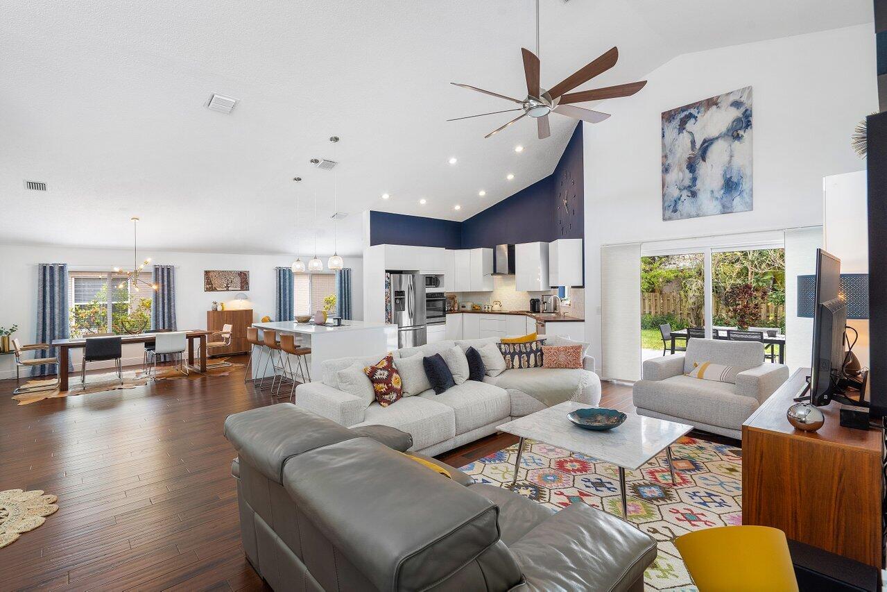 2943 E Abiaca Circle